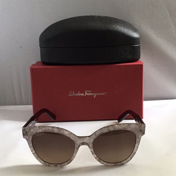 SALVATORE FERRAGAMO CAT EYE LADIES SUNGLASSES. main image 6